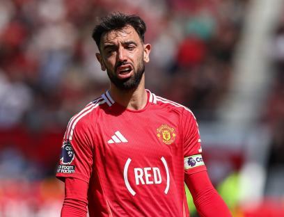 Bruno Fernandes of Manchester United reacting during a game, wearing a (RED) charity shirt.