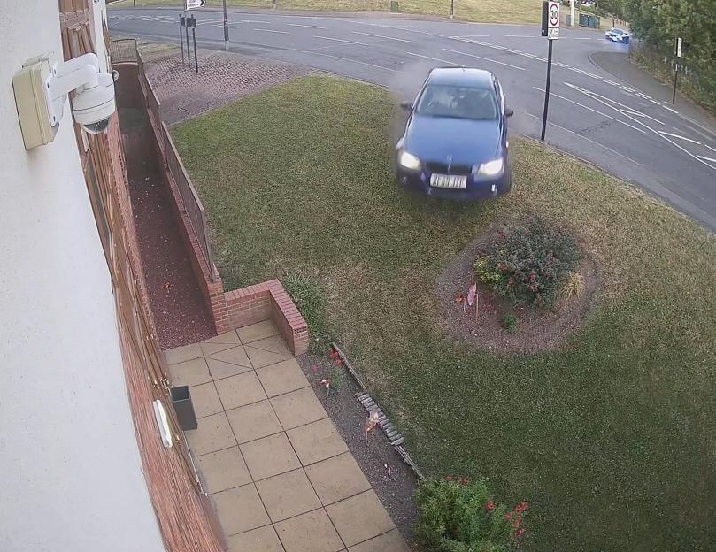 Horrifying Police Chase: Stolen BMW Crashes into Care Home, Tragically Claiming Two Lives