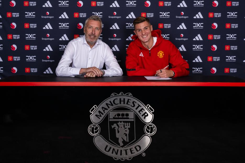 Benjamin Sesko signing for Manchester United with Director of Football Jason Wilcox.