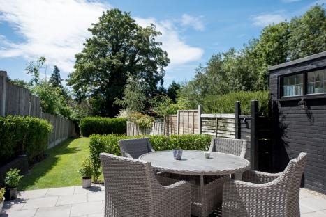Cheap 80p buy will instantly lift stubborn algae from your garden fence – it helps to clean outdoor furniture too