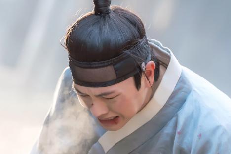 Yook Sungjae’s Spirit Falls Into Deep Sorrow And Despair In “The Haunted Palace”