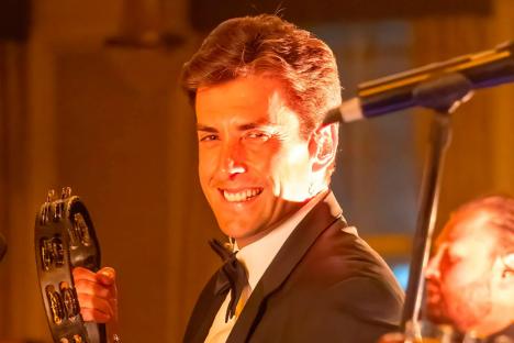 Stop playing the victim, Arg, and acting like nothing happened – apologise for pushing your girlfriend down the stairs!