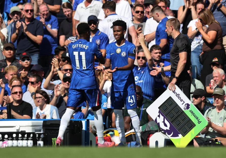 Chelsea's Estevao substitutes for Jamie Gittens.