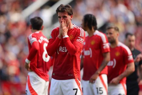 Mason Mount of Manchester United looking dejected.
