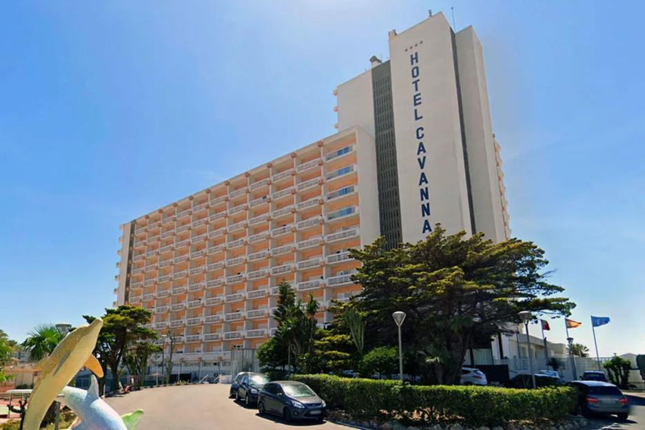 Salmonella cases at Spanish hotel in centre of outbreak DOUBLE with nearly 200 people now sick from dodgy meals