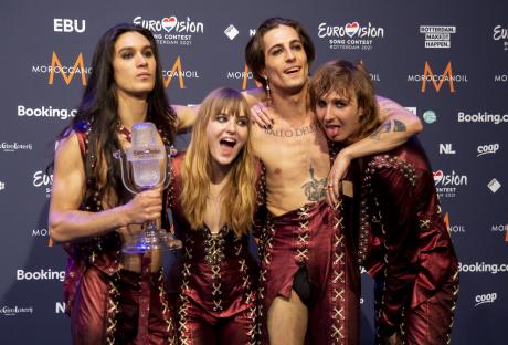Maneskin, winners of the Eurovision Song Contest 2021, holding the trophy.