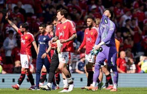 Alamy Live News. 3BA1543 Manchester, England, 11th May 2025. Altay Bayindir of Manchester United (r) shows his frustration during the Manchester United vs West Ham United Premier League match at Old Trafford, Manchester. Picture credit should read: Andrew Yates / Sportimage This is an Alamy Live News image and may not be part of your current Alamy deal . If you are unsure, please contact our sales team to check.