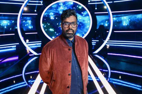 Romesh Ranganathan, host of The Weakest Link, on set.