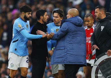 Mikel Arteta and Pep Guardiola arguing during a soccer match.
