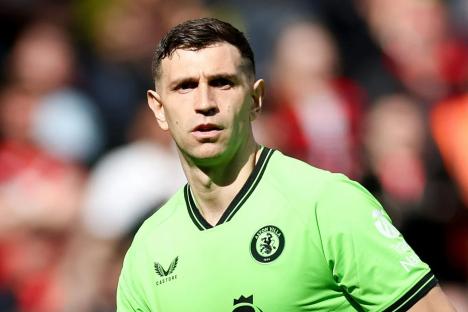 Emi Martinez ‘wanted by Man Utd and Barcelona’ in shock transfer after keeper hints at Aston Villa exit