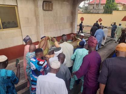 Makinde, Alli mourn as Ex-Oyo PDP guber candidate, Adeojo buried in Ibadan