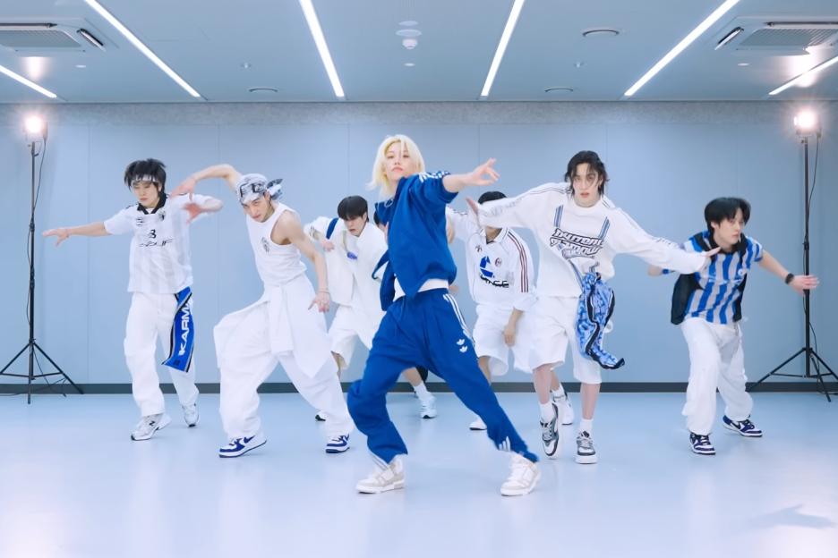 Watch: Stray Kids Wows With Dance Practice Video For “CEREMONY”