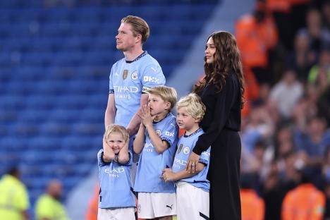 Kevin De Bruyne of Manchester City with his wife and children.