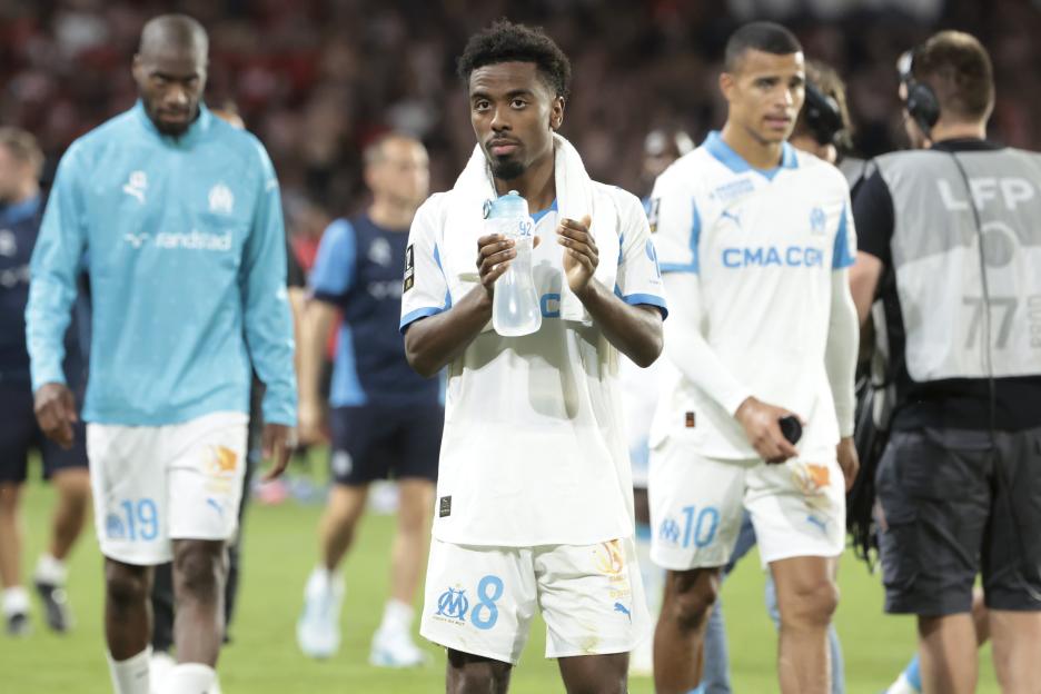 Rennes players celebrating a goal.