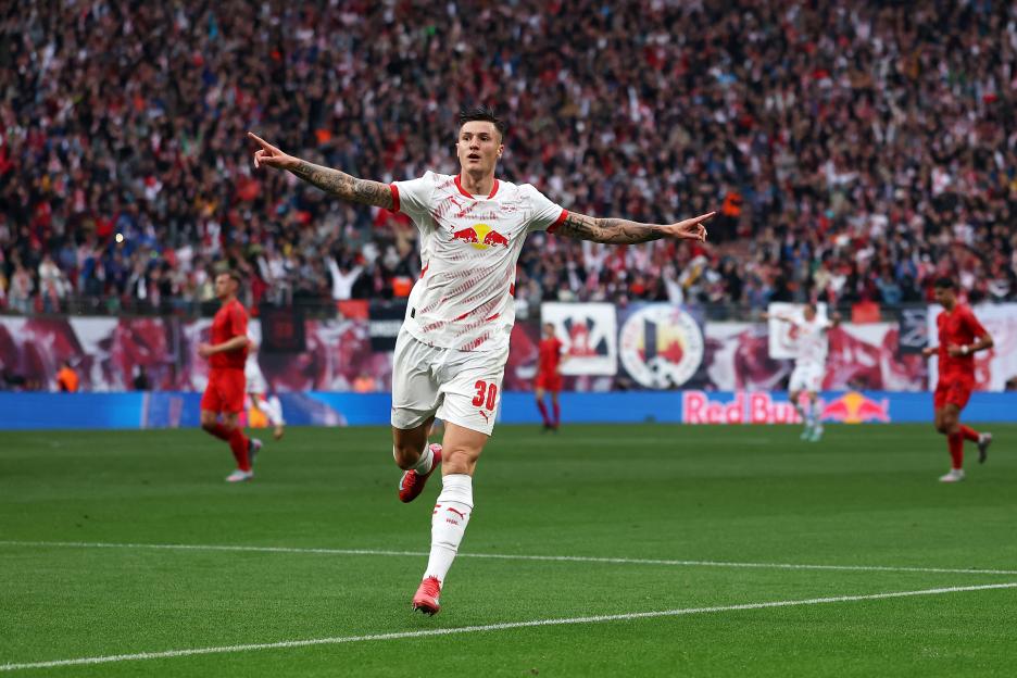 Benjamin Sesko of RB Leipzig celebrating a goal.