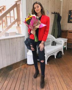 Beatrice Folchi holding a bouquet of flowers.