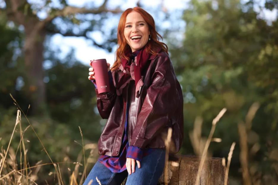 Best things about autumn are crunchy leaves, snuggling under a blanket & warming hands on a takeaway coffee, poll finds