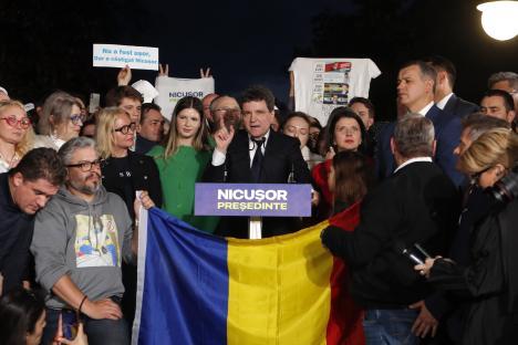 Nicusor Dan giving a speech after Romanian presidential election exit polls.