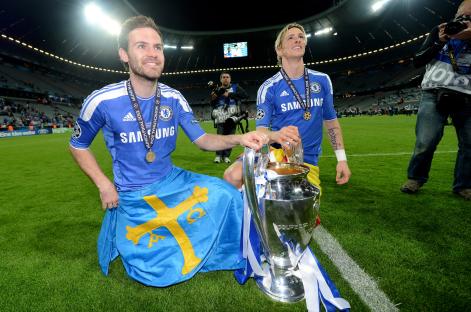 Juan Mata and Fernando Torres of Chelsea FC celebrating with the Champions League trophy.