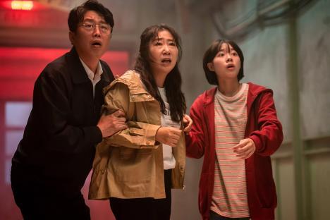 Lee Jae In, Ahn Jae Hong, Ra Mi Ran, And More Unite Against GOT7's Jinyoung In New Film “Hi-5”; 12