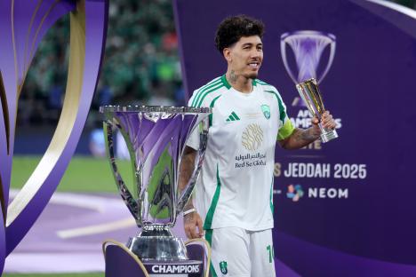 Roberto Firmino holding the AFC Champions League trophy.