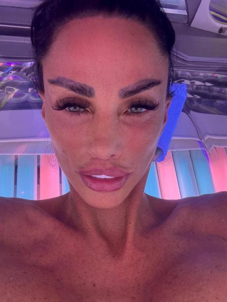 Katie Price posing for a selfie in a sunbed.