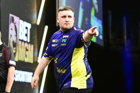 Mandatory Credit: Photo by Dennis Goodwin/ProSports/Shutterstock (15329773do) Luke Littler points at the crowd during the BetMGM Premier League darts at the O2 Arena, London Darts, BetMGM Premier League - 29 May 2025