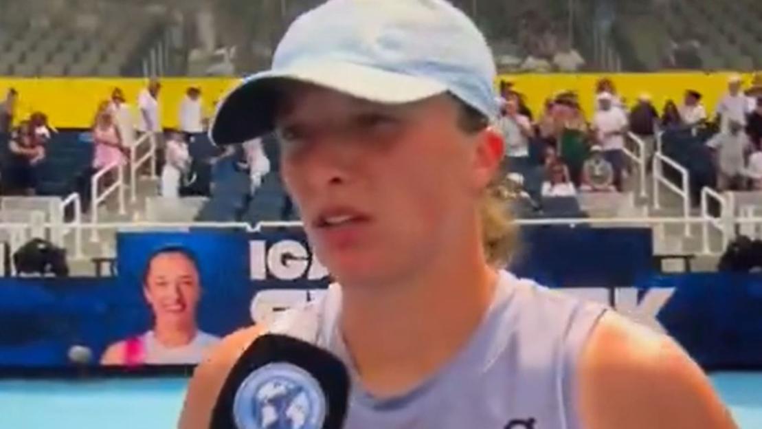 ‘It was probably me spitting on you’ – Interviewer bizarrely responds to Iga Swiatek halting post-match debrief