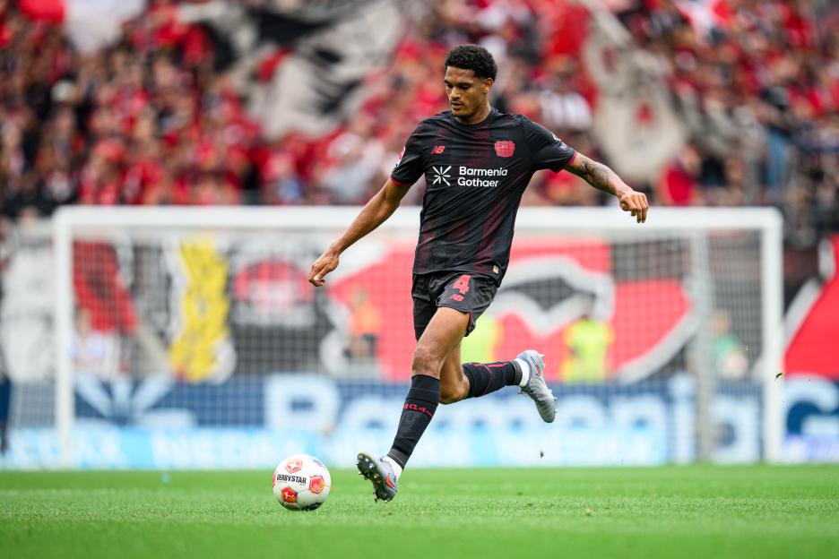 Jarell Quansah of Bayer 04 Leverkusen playing soccer.