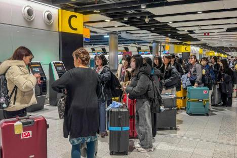 UK weather: Met Office issues yellow warning sparking travel chaos with chance of flights being CANCELLED