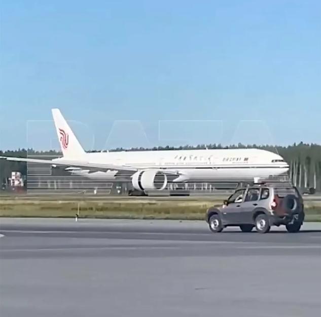 Air China Boeing 777 making an emergency landing.