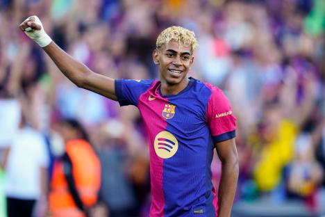 Lamine Yamal of FC Barcelona celebrates.