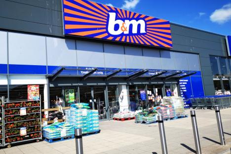 B&M is selling cordless gadget that’s £114 cheaper than Bosch version & perfect for tidying up your lawn this spring