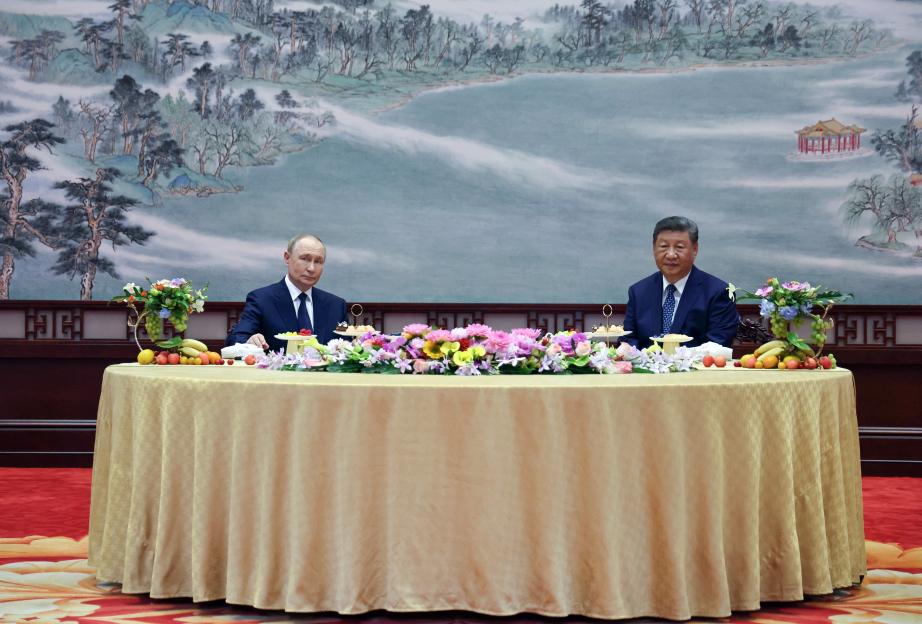 Presidents Putin and Xi Jinping at a meeting.