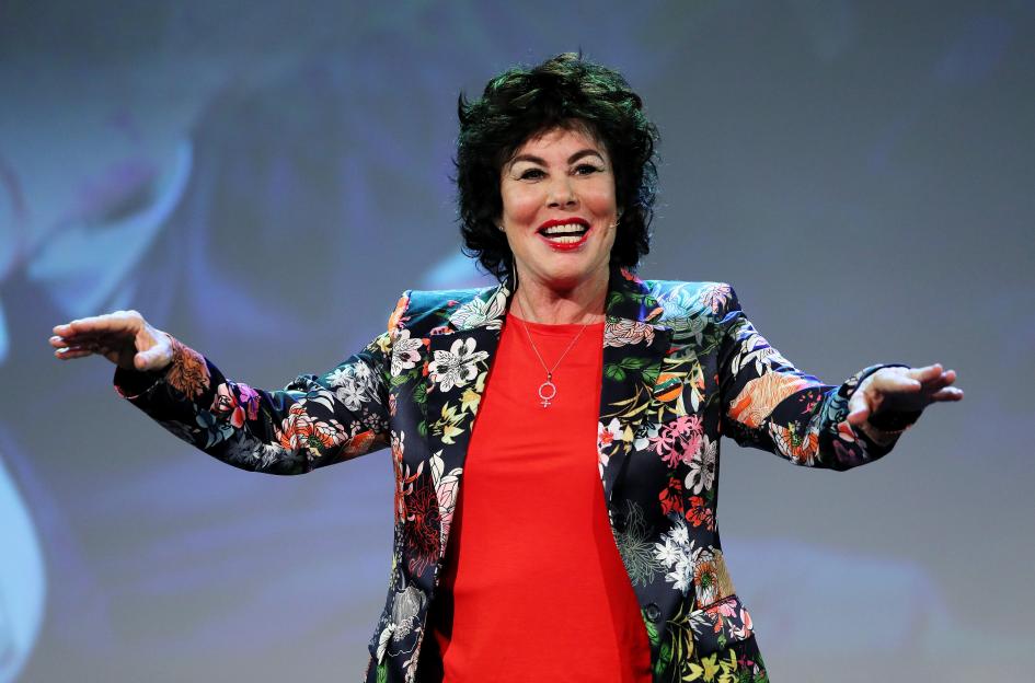 Ruby Wax speaking at the Pendulum Summit.