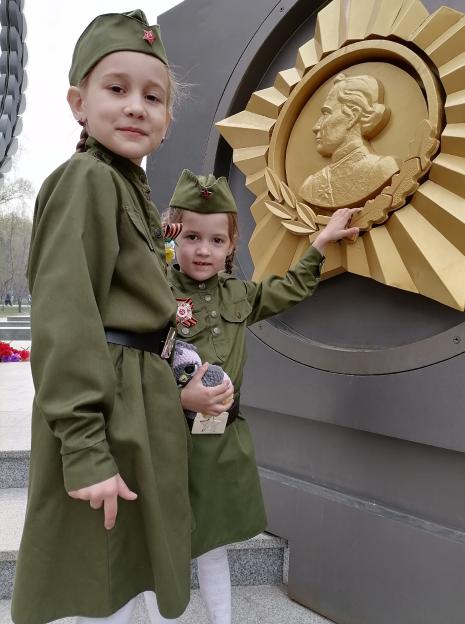 Brave Russian Girl Challenges Putin Over Her Injured Uncle's Forced Service, Leaving Him Uncomfortable
