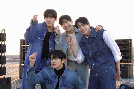 ASTRO Reveals New Version Of Official Light Stick