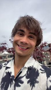 Alexander Rybak smiling for a selfie.
