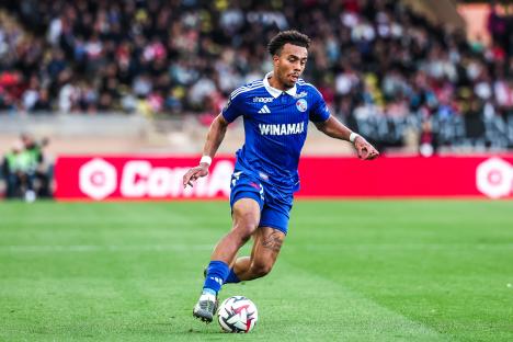 Soccer player Gueal Doue of Strasbourg dribbling the ball.