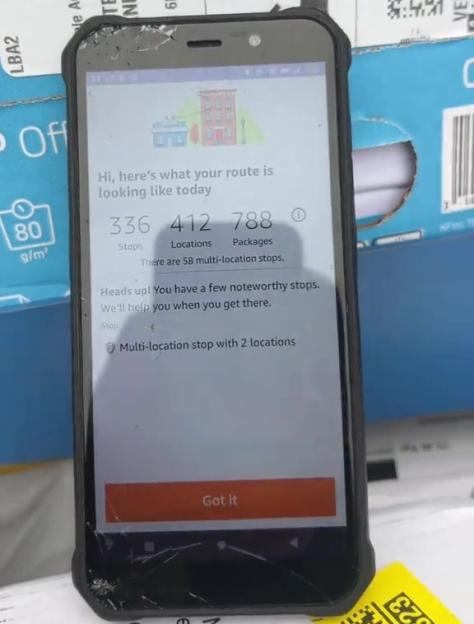 A phone displaying a delivery route with 336 stops, 412 locations, and 788 packages.
