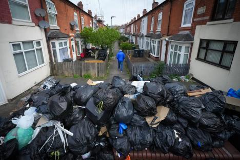BBC slammed for protecting Labour over Birmingham bin crisis as Radio 4 fails to mention party once in council interview