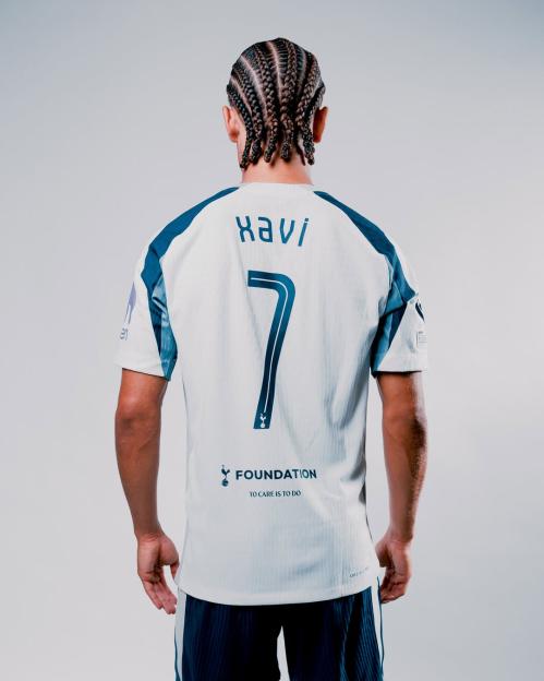 Xavi Simons in Tottenham Hotspur jersey, number 7.