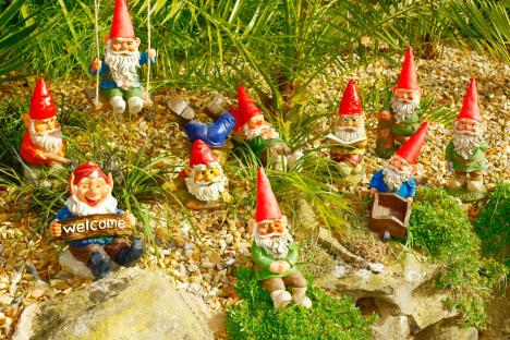 Four viral garden trends making guests cringe as soon as they walk in to your space, according to royal gardener