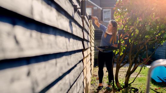 I’m a paint expert – the exact temperature to give your garden a glow-up & when it’s TOO hot to get the best results