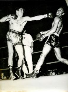 Nino Benvenuti Vs Shelton. 1964. (Photo by: EyeOn/Universal Images Group via Getty Images)