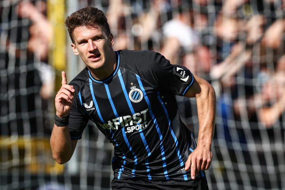 Christos Tzolis celebrating a goal.