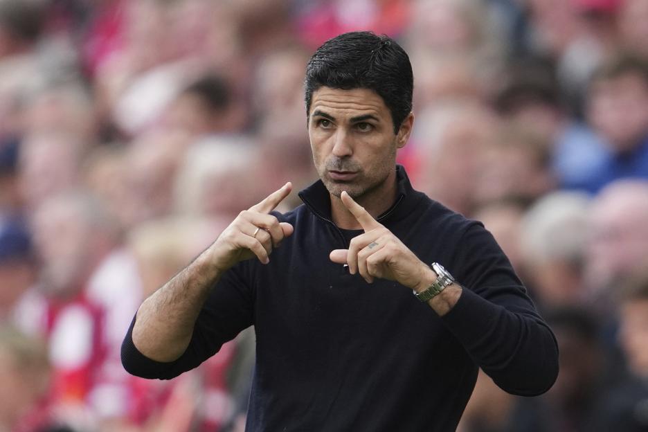 Mikel Arteta gesturing during a soccer match.