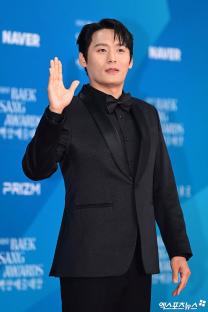 Stars Grace The Red Carpet At 61st Baeksang Arts Awards 7