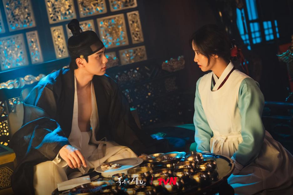 Bon-appetit-your-majesty-03