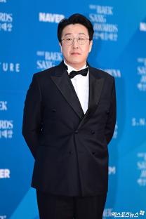 Stars Grace The Red Carpet At 61st Baeksang Arts Awards 8